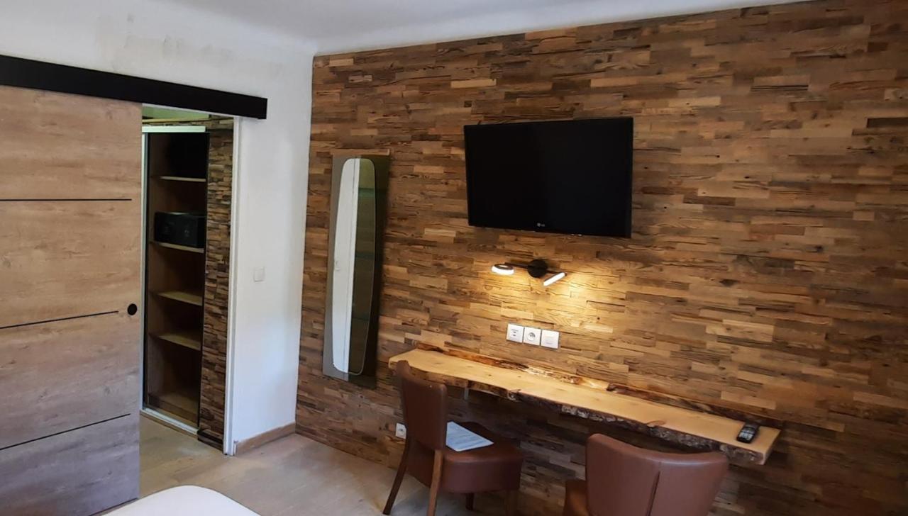 אורון Hotel Chastellares מראה חיצוני תמונה