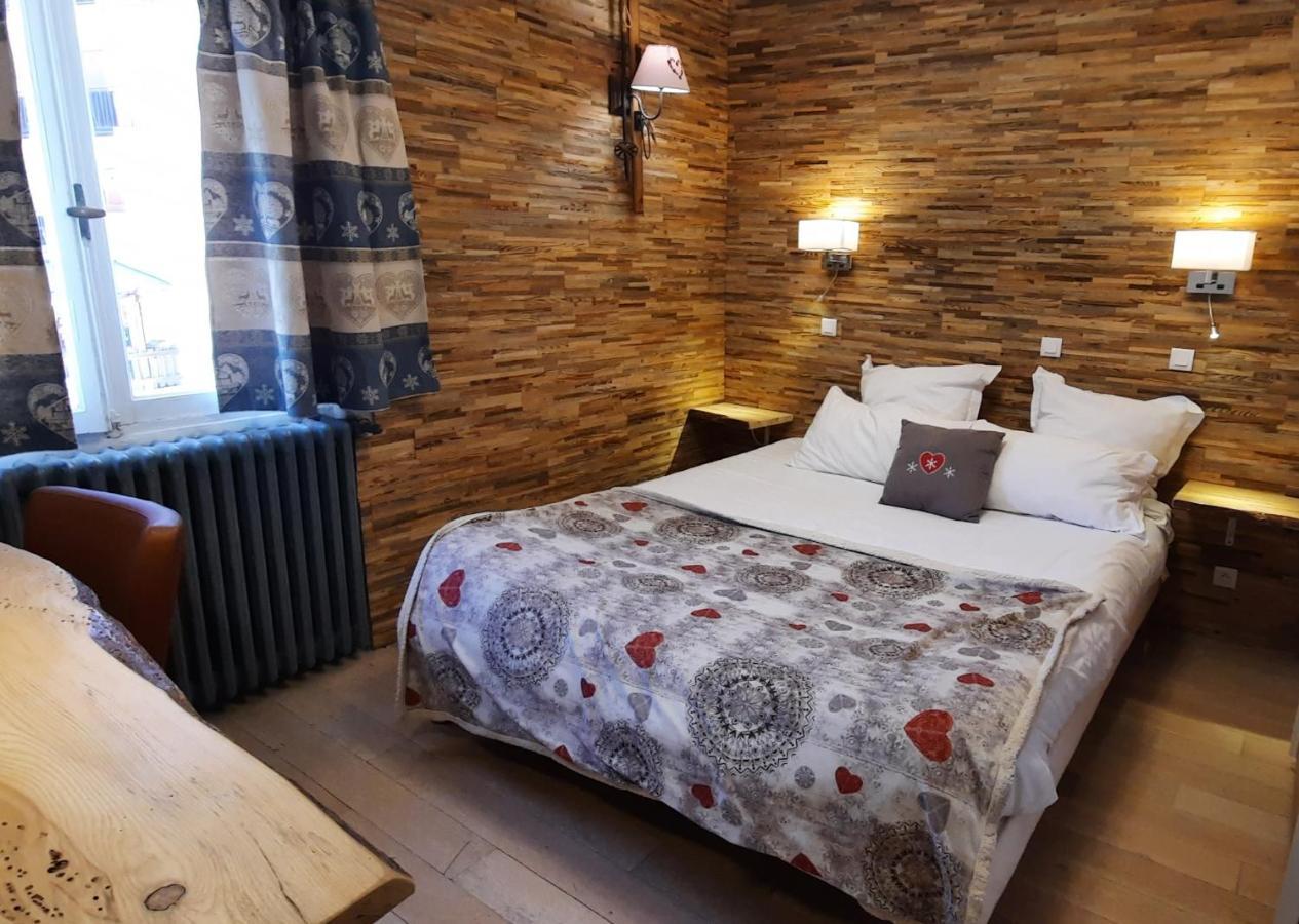 אורון Hotel Chastellares מראה חיצוני תמונה