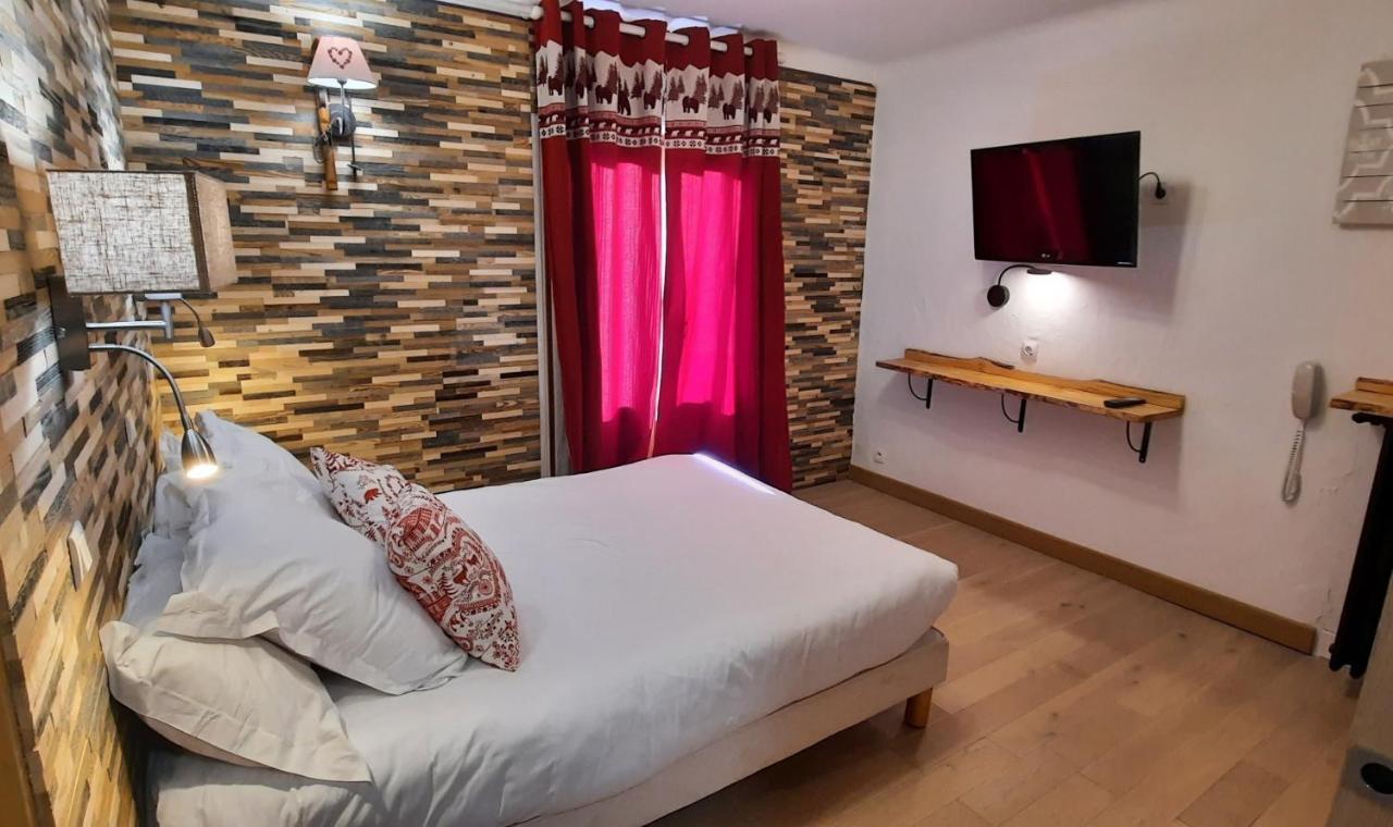 אורון Hotel Chastellares מראה חיצוני תמונה