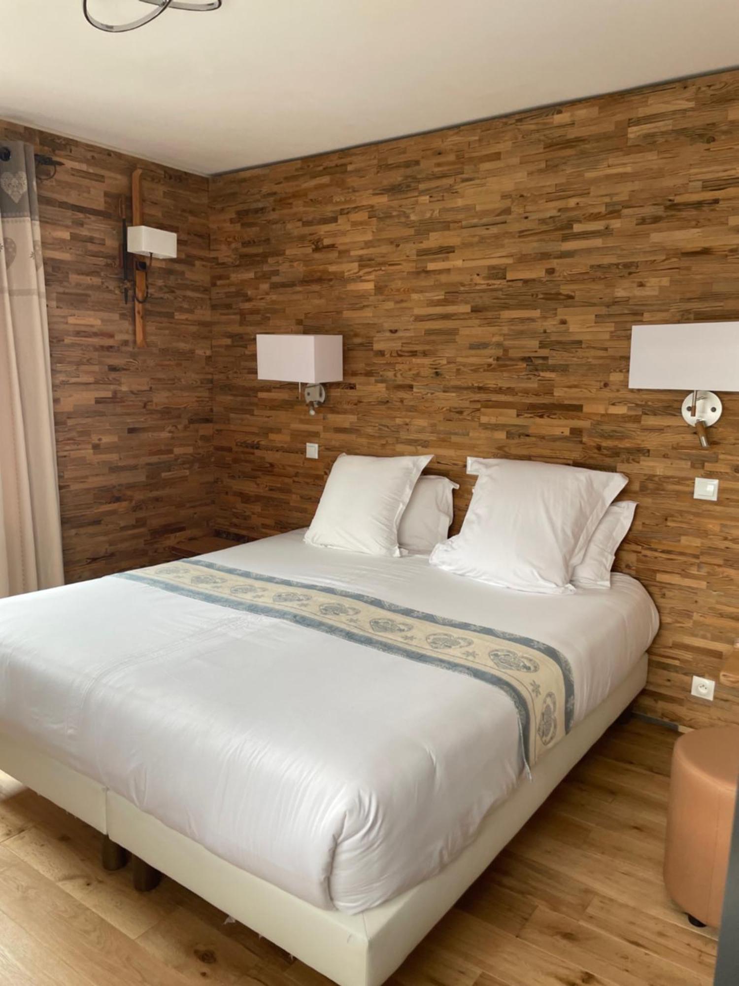 אורון Hotel Chastellares מראה חיצוני תמונה