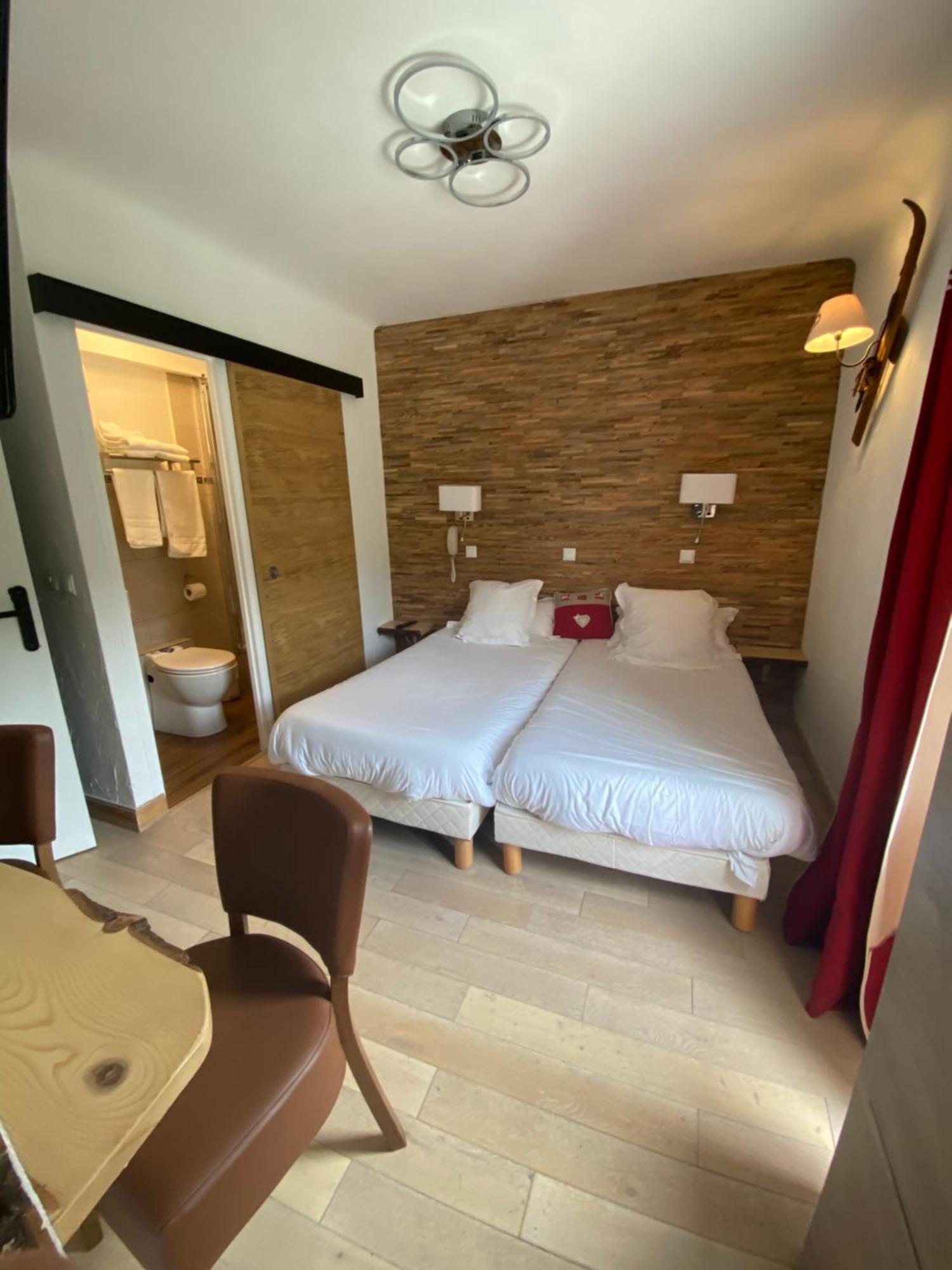 אורון Hotel Chastellares מראה חיצוני תמונה