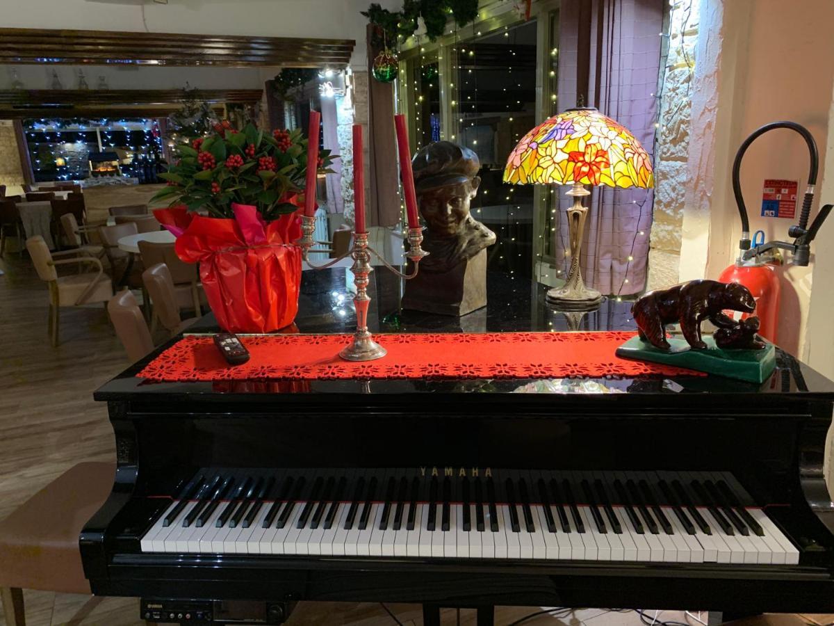 אורון Hotel Chastellares מראה חיצוני תמונה