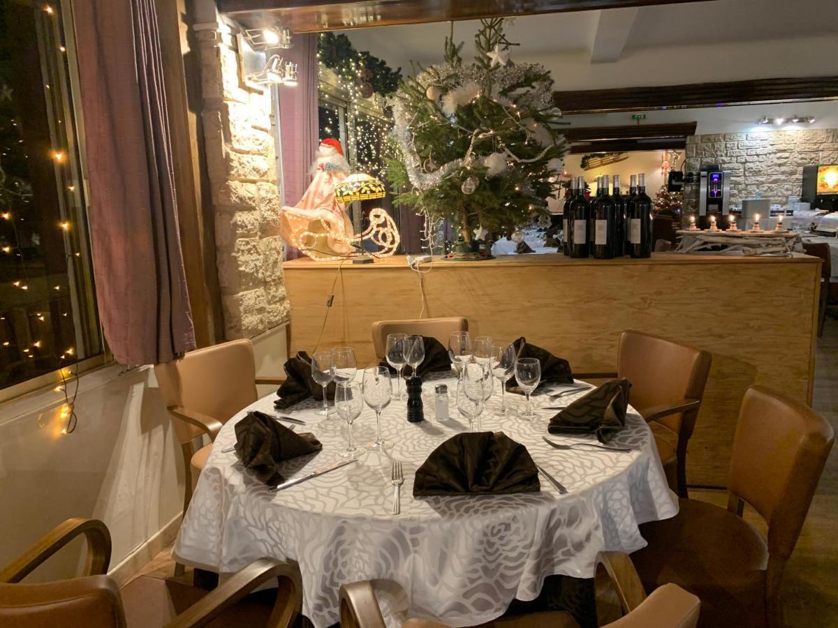 אורון Hotel Chastellares מראה חיצוני תמונה