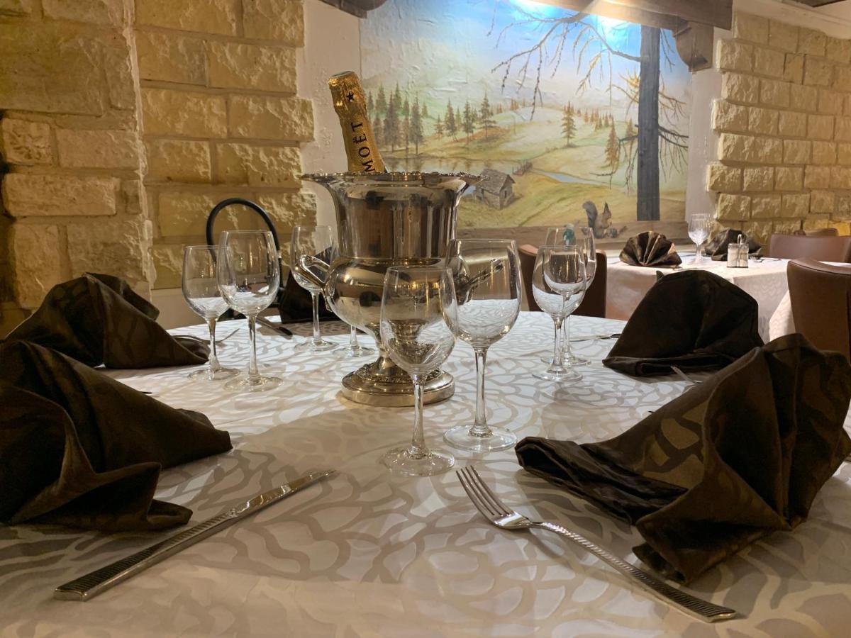 אורון Hotel Chastellares מראה חיצוני תמונה