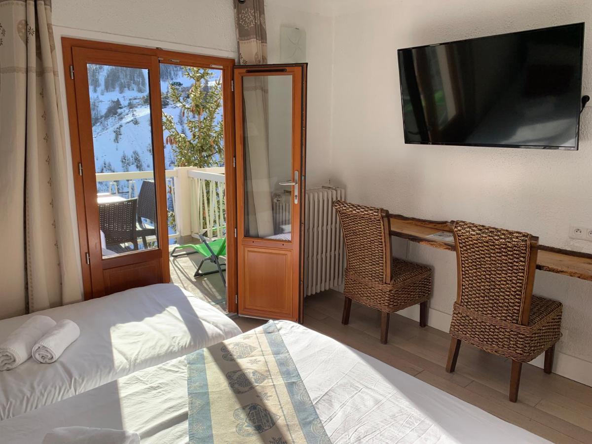 אורון Hotel Chastellares מראה חיצוני תמונה