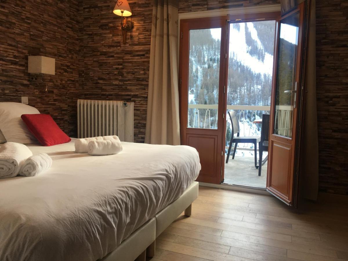 אורון Hotel Chastellares מראה חיצוני תמונה